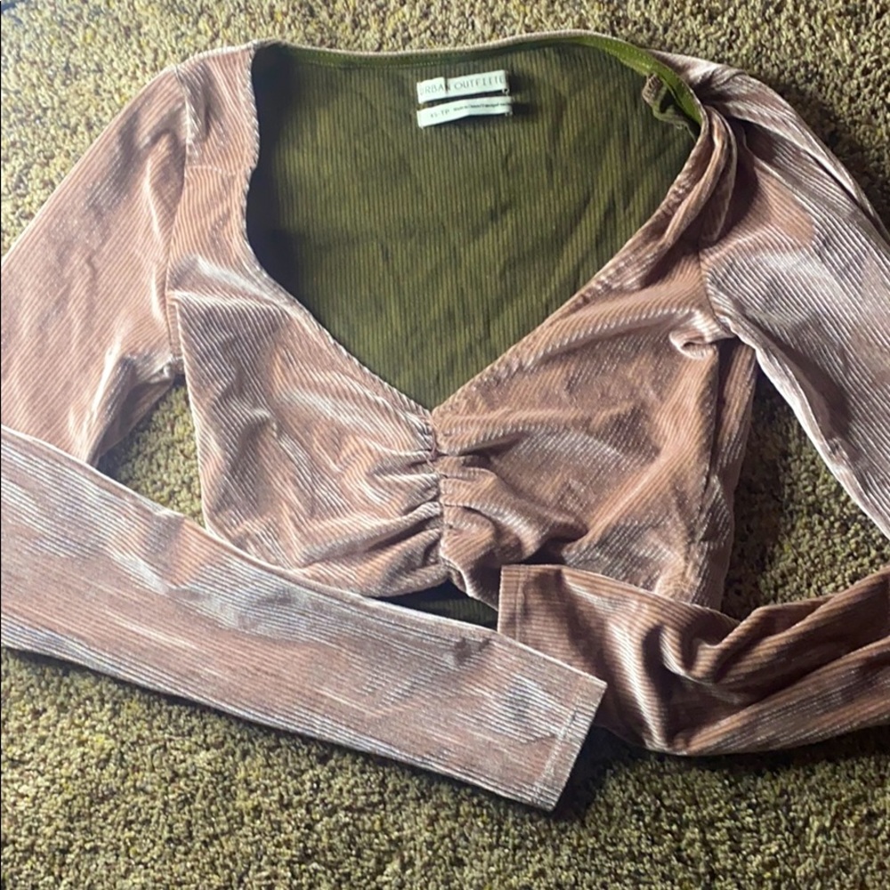 Super cute Velvet long sleeve top